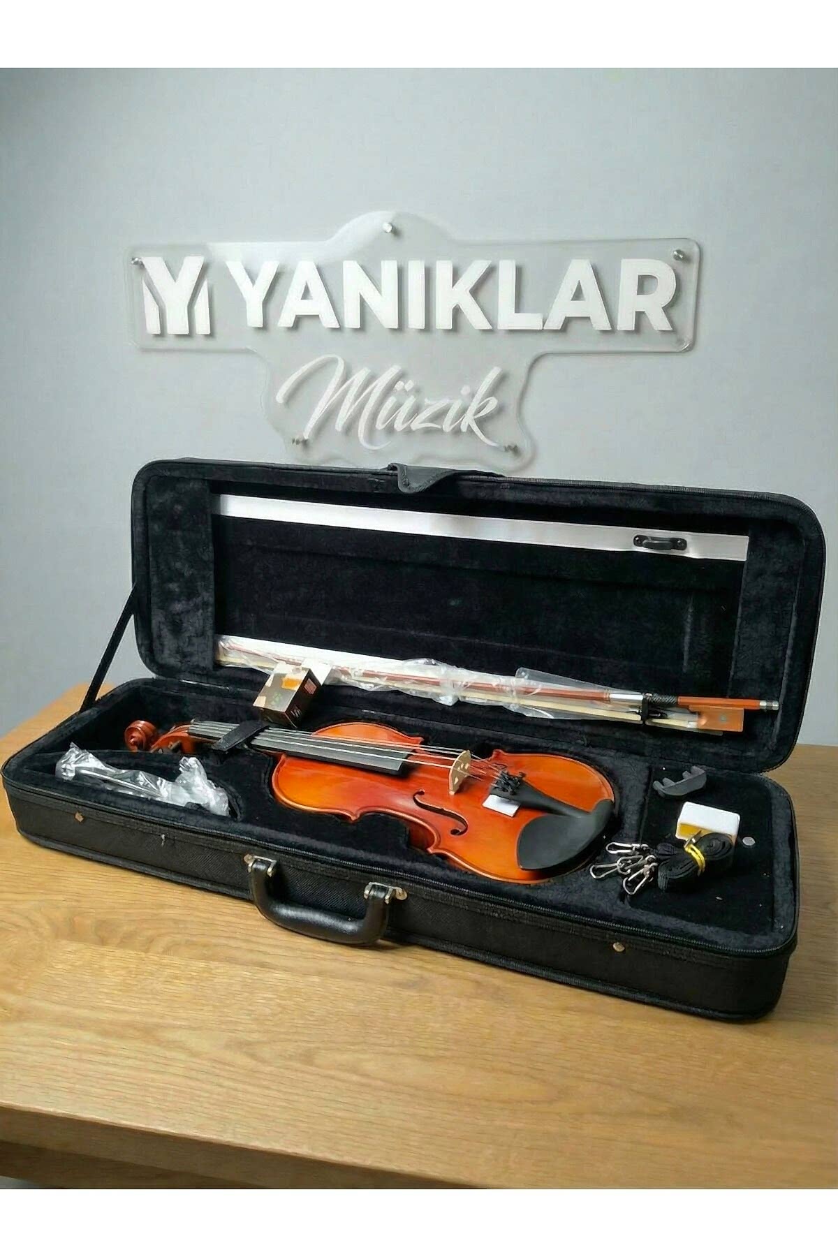 AM22407 4/4 Profesyonel Kare Kutu Parlak Keman